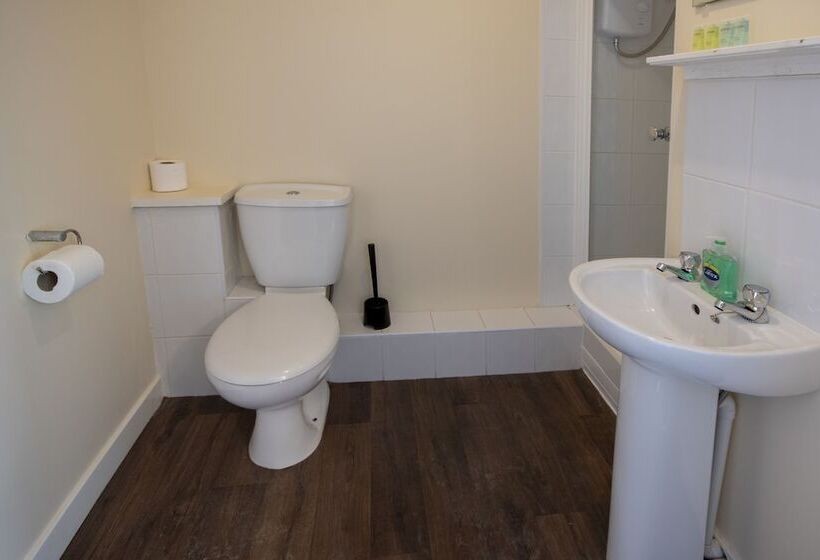 בית מלון כפרי Irvine Riverside Guesthouse By Paymán Club