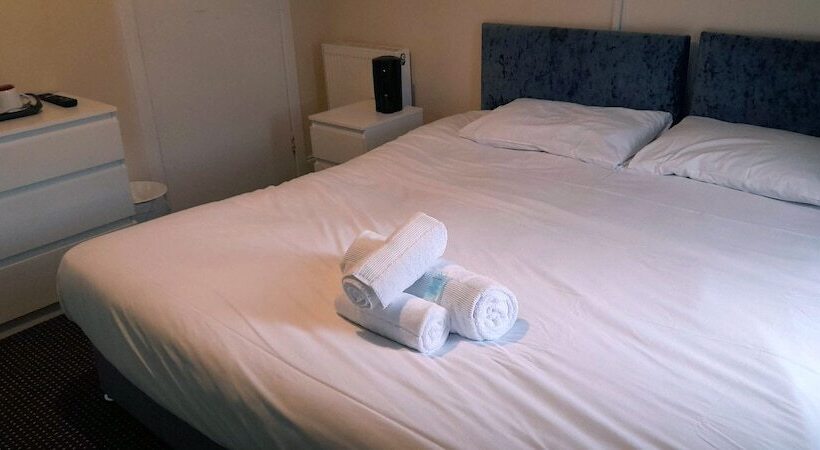 בית מלון כפרי Irvine Riverside Guesthouse By Paymán Club