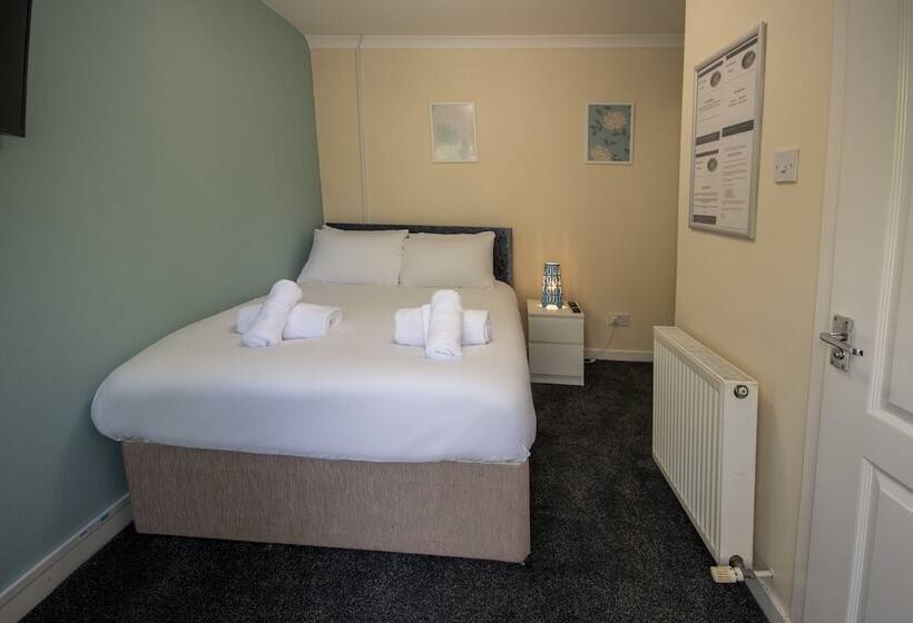 בית מלון כפרי Irvine Riverside Guesthouse By Paymán Club