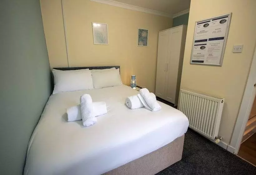 ホテル Irvine Riverside Guesthouse By Paymán Club