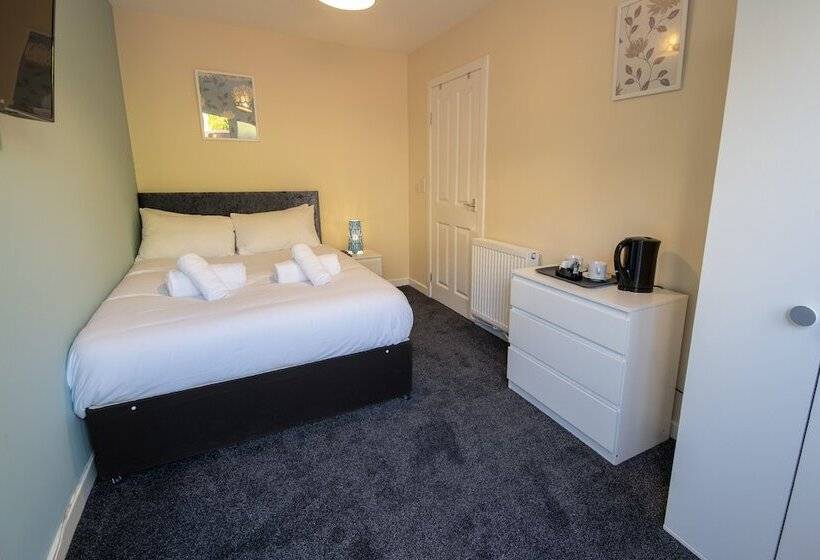 בית מלון כפרי Irvine Riverside Guesthouse By Paymán Club