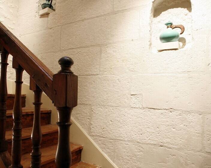 호텔 La Porte Rouge  The Red Door Inn