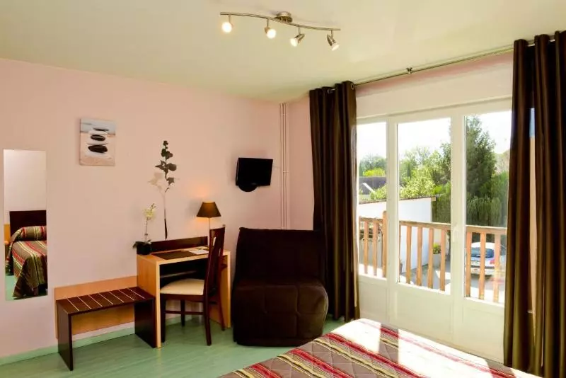 ホテル Logis Hôtel L Amandier