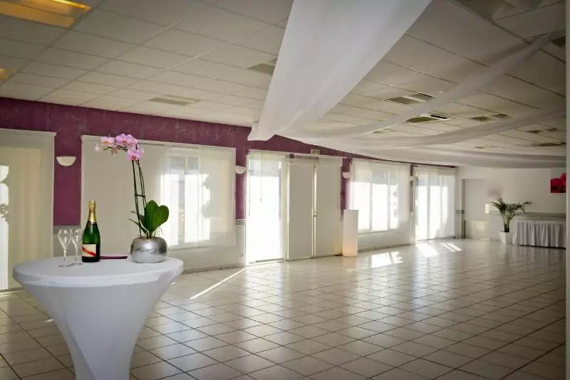 ホテル Logis Hôtel L Amandier