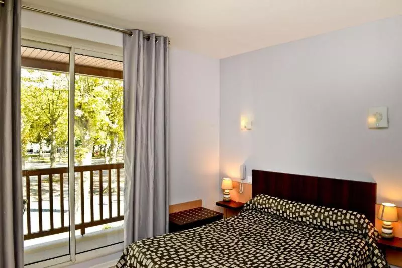 ホテル Logis Hôtel L Amandier