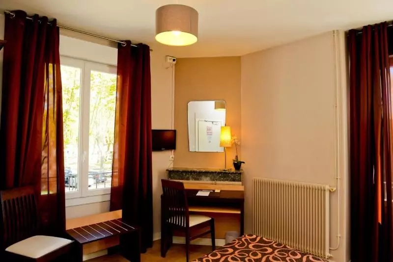 ホテル Logis Hôtel L Amandier
