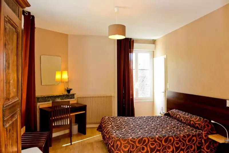 ホテル Logis Hôtel L Amandier