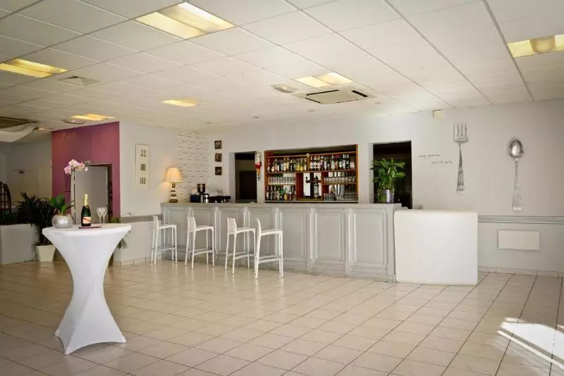 ホテル Logis Hôtel L Amandier