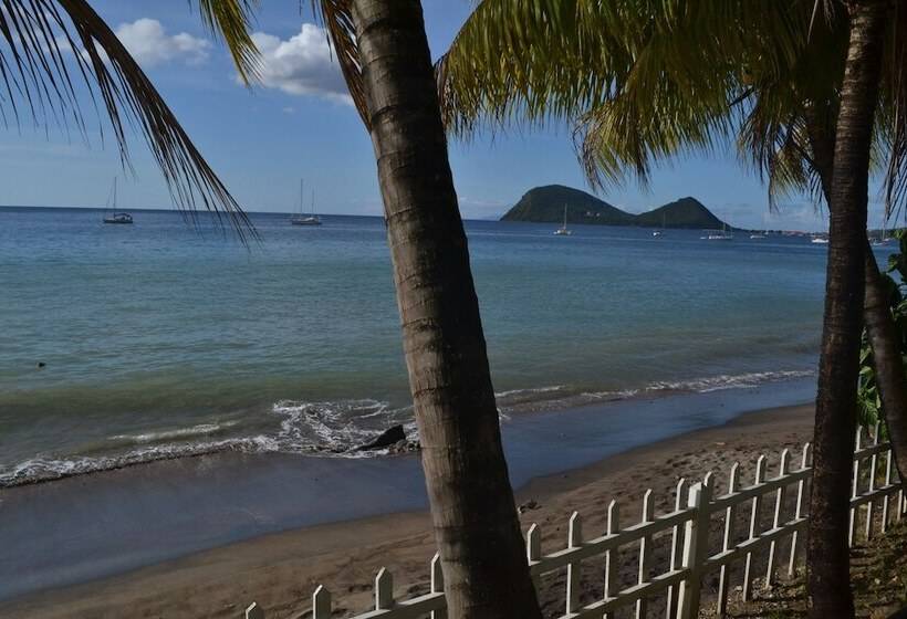 هتل Portsmouth Beach