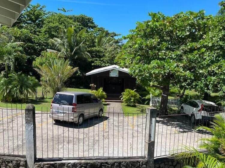 هتل Portsmouth Beach