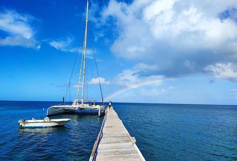 هتل Portsmouth Beach