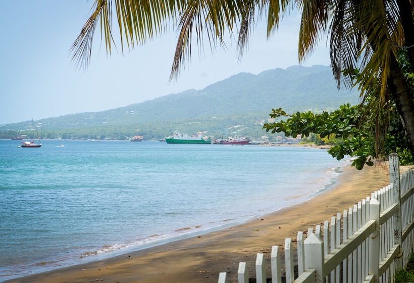 هتل Portsmouth Beach