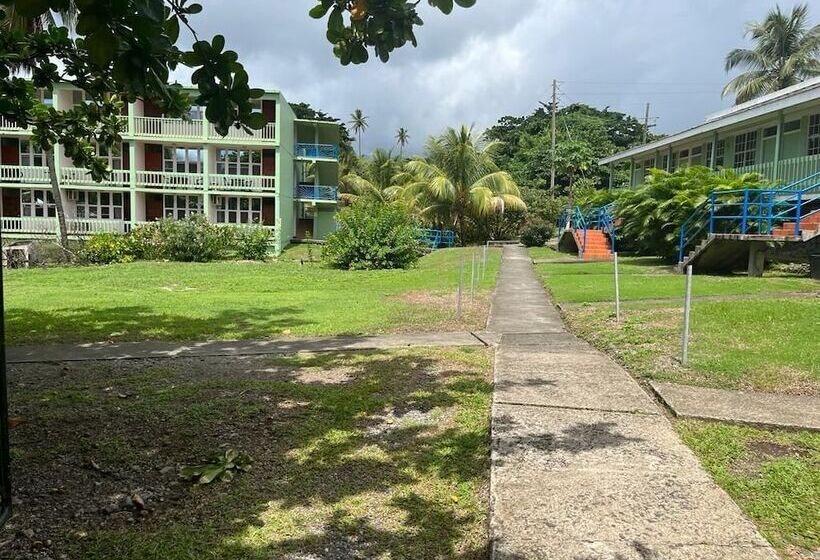 هتل Portsmouth Beach