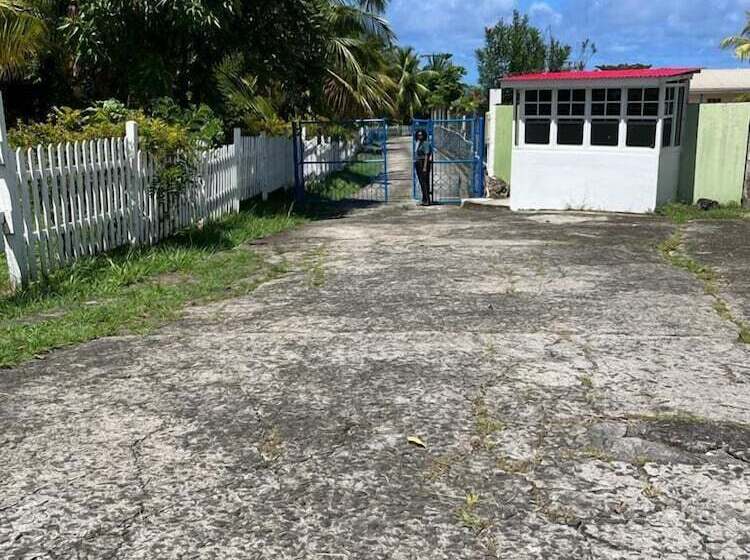 هتل Portsmouth Beach