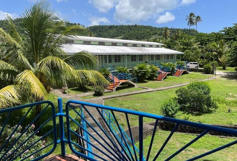 هتل Portsmouth Beach