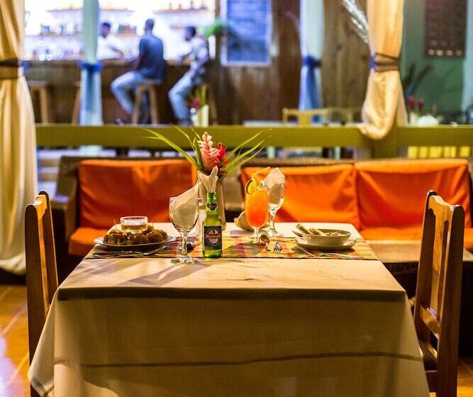 هتل Portsmouth Beach