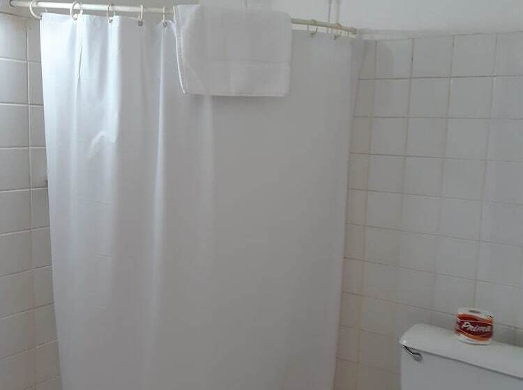 هتل Portsmouth Beach