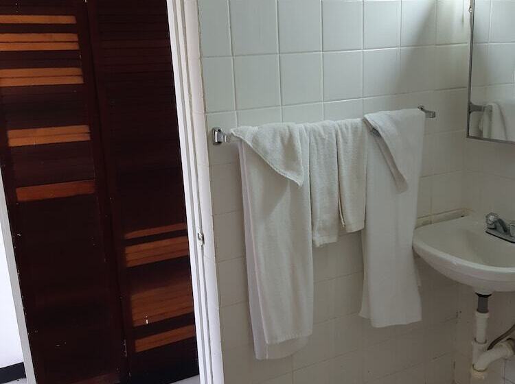 هتل Portsmouth Beach