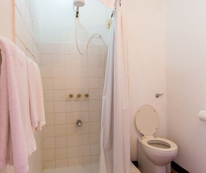 هتل Portsmouth Beach