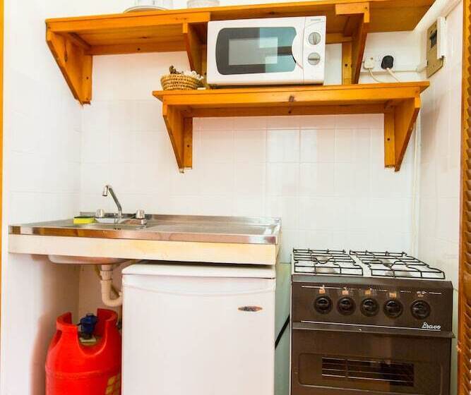 هتل Portsmouth Beach