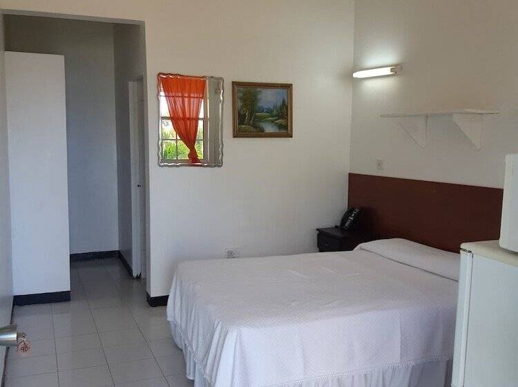 هتل Portsmouth Beach