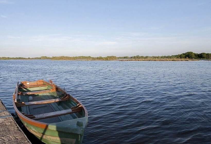 هتل The Waterfront House Country Home