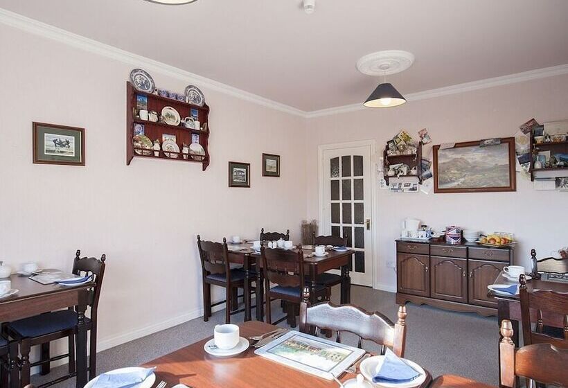 هتل The Waterfront House Country Home