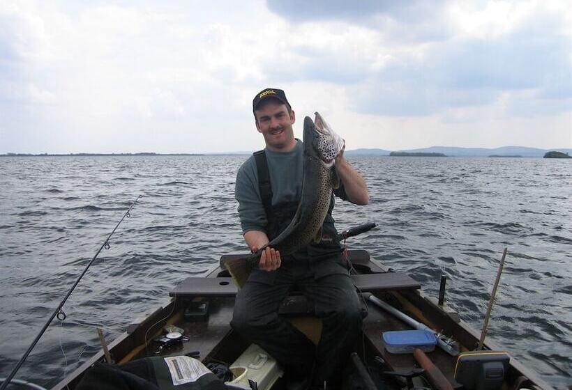 هتل The Waterfront House Country Home