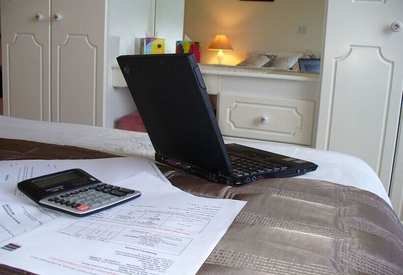 هتل The Waterfront House Country Home