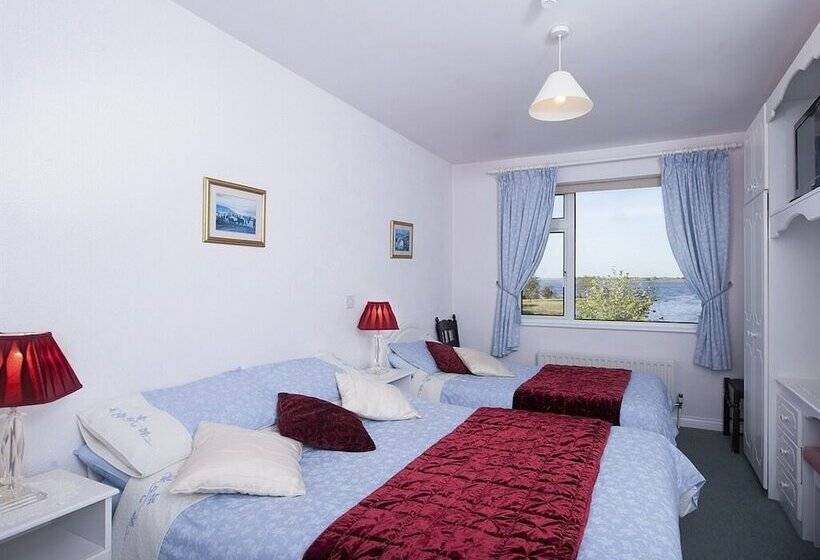 هتل The Waterfront House Country Home