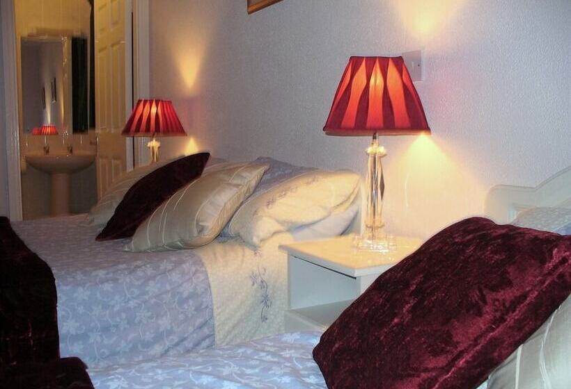 هتل The Waterfront House Country Home