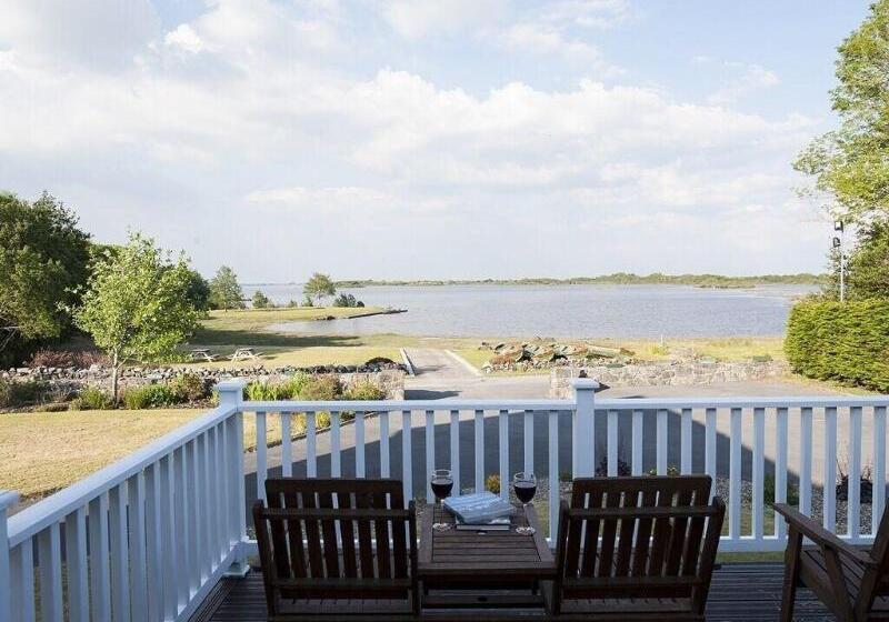 هتل The Waterfront House Country Home