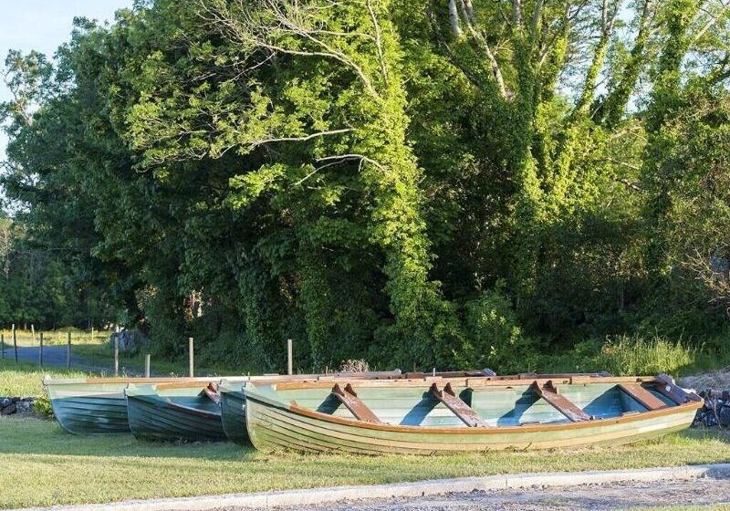 هتل The Waterfront House Country Home