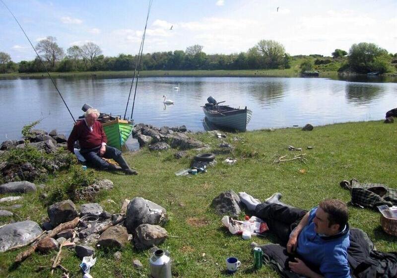 هتل The Waterfront House Country Home