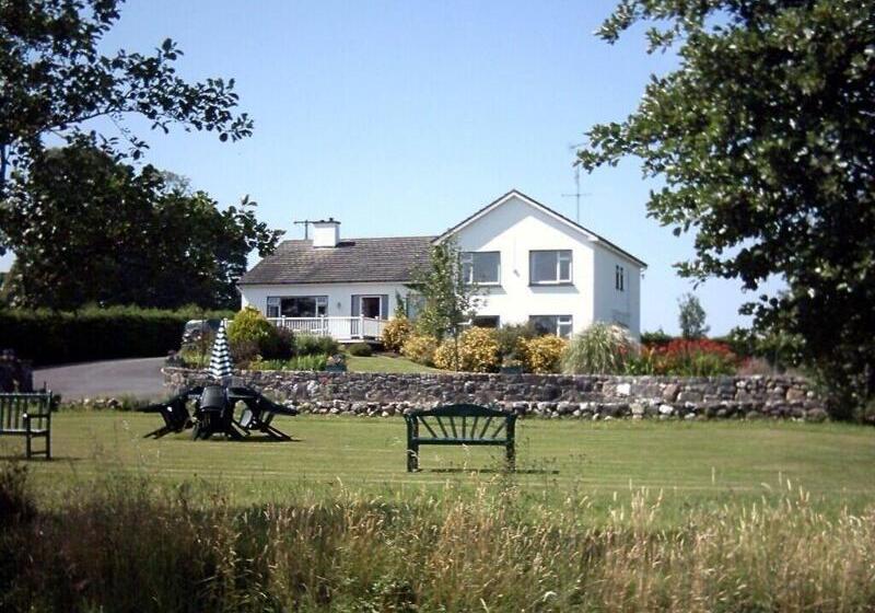 هتل The Waterfront House Country Home