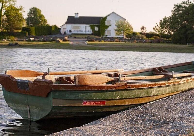 هتل The Waterfront House Country Home