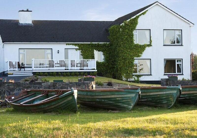 هتل The Waterfront House Country Home