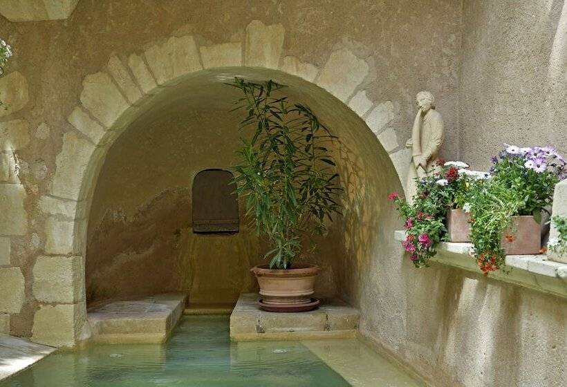 هتل Un Mas En Ville