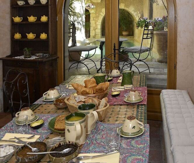 هتل Un Mas En Ville