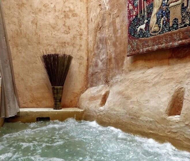 هتل Un Mas En Ville