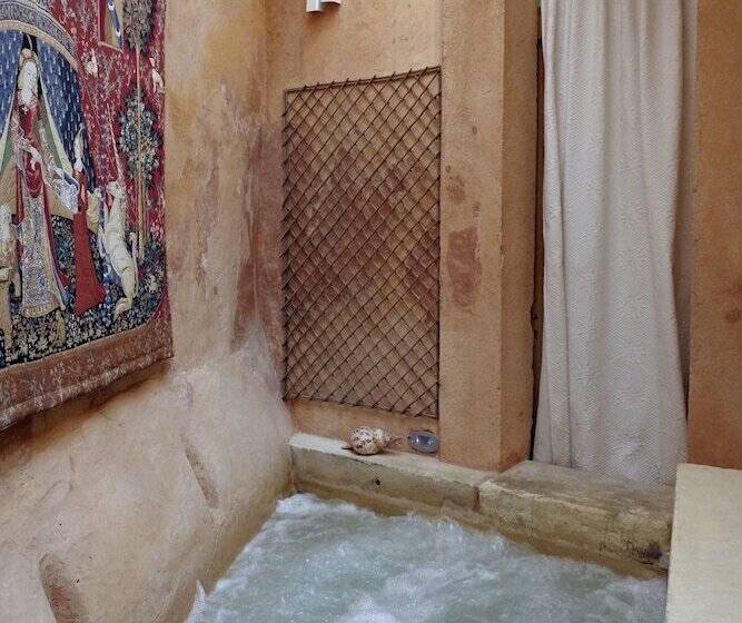 هتل Un Mas En Ville