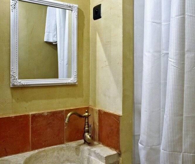 هتل Un Mas En Ville