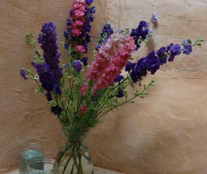 هتل Un Mas En Ville