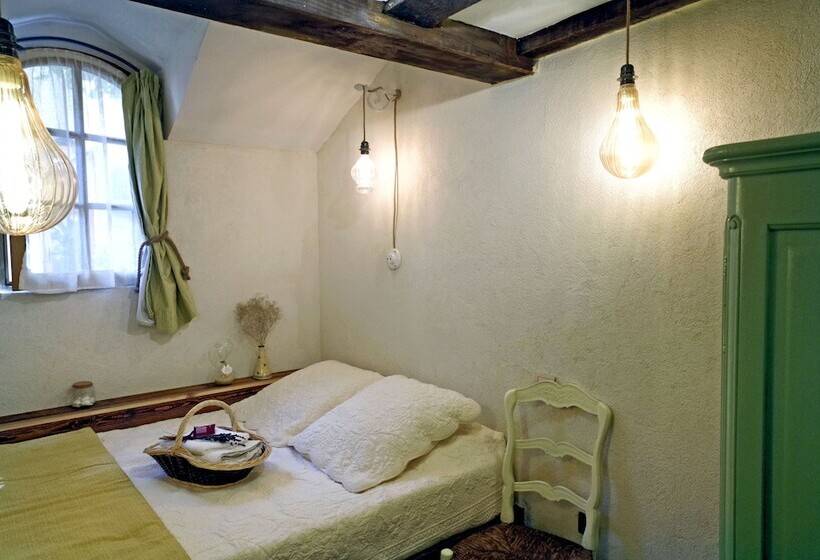 هتل Un Mas En Ville