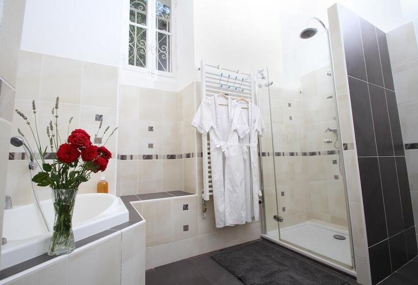 فندق Villa Aimée Luxury Apartments With Heated Pool