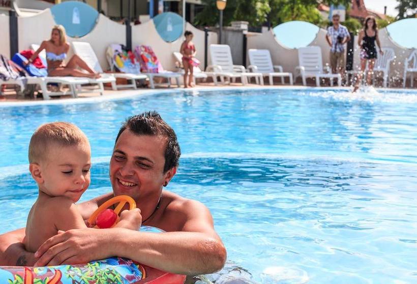 فندق Adriatico Family Village