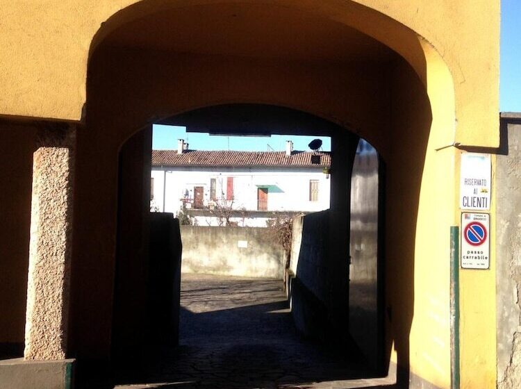 בית מלון כפרי Albergo Della Corona