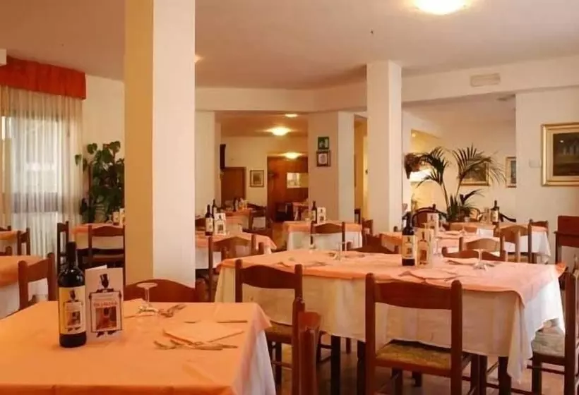 ホテル Albergo Ristorante Olimpia