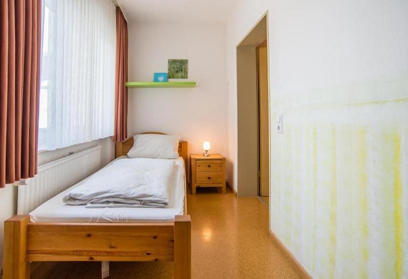 هتل Gasthaus Pension Löwen