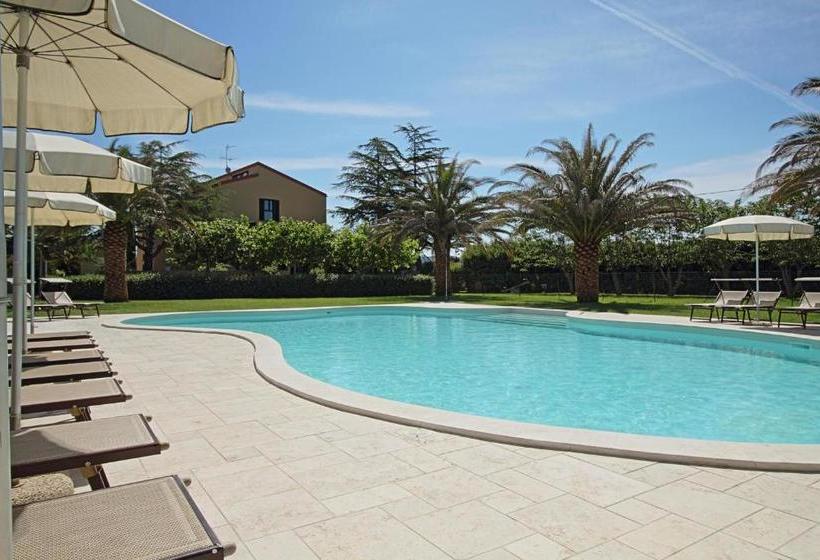 Отель La Cuccumella Apartments